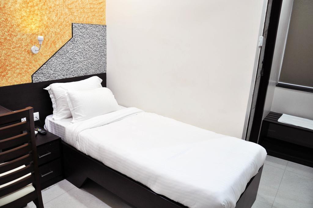 Hotel Savera Patna  Room photo